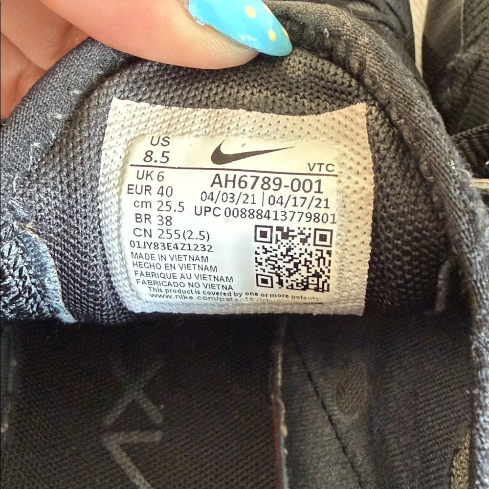 Nike Air270 women’s Black Athletic Sneakers - Picture 4 of 5
